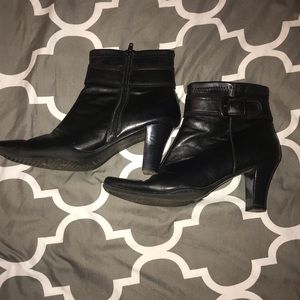 Aerosoles black ankle boots